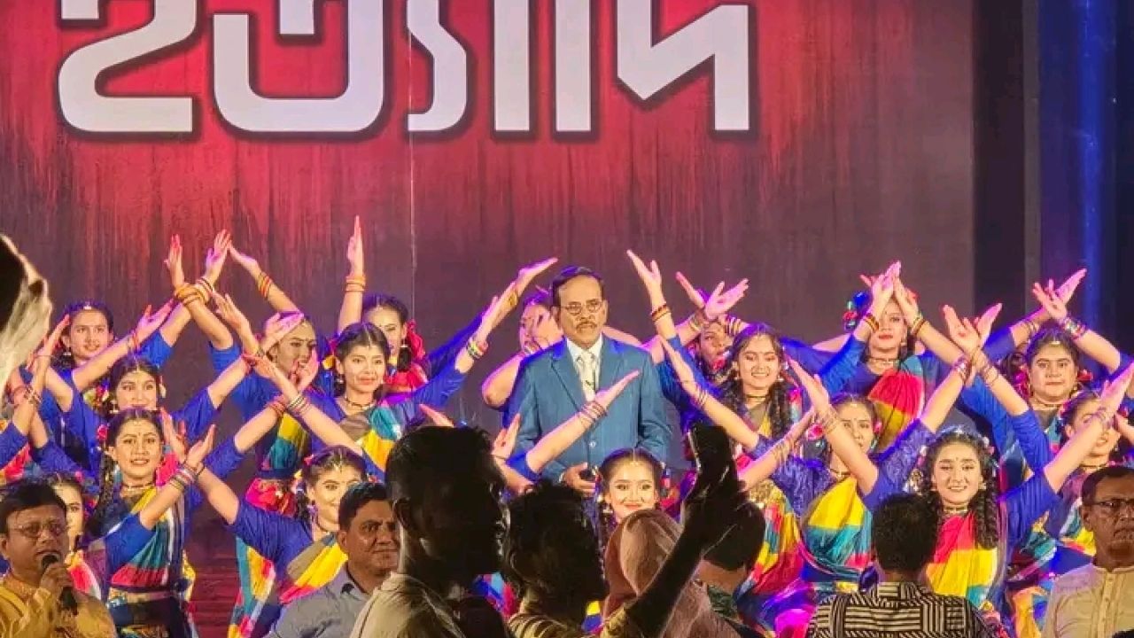 নরসিংদীতে “ইত্যাদি শুটিং স্পটে”বিশৃঙ্খলা:আহত অন্তত ২০,দুই সাংবাদিকের মোবাইলসহ চুরির হিড়িক